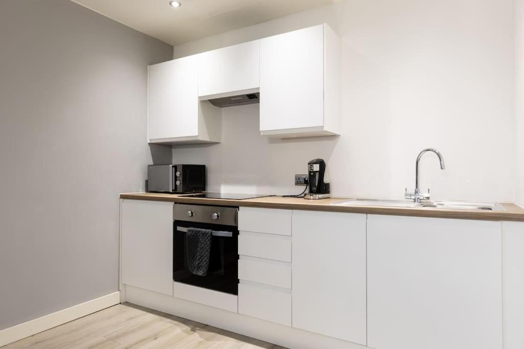 2 Bed Apartment With Pool Table Bradford  Bagian luar foto
