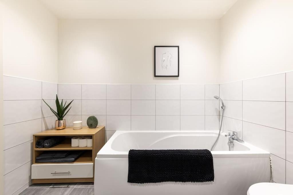 2 Bed Apartment With Pool Table Bradford  Bagian luar foto