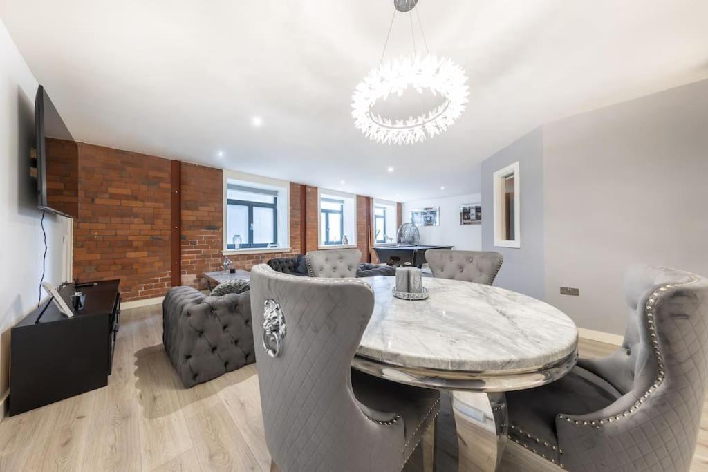 2 Bed Apartment With Pool Table Bradford  Bagian luar foto